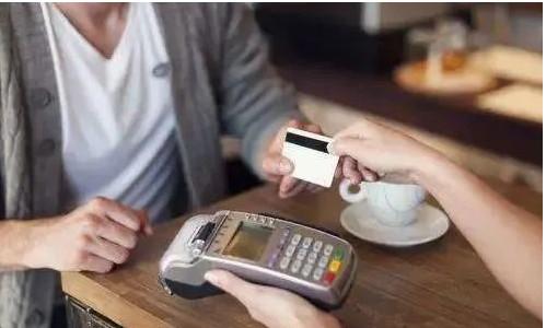 POS機在使用的時候落地不是本地商戶，信用卡有影響嗎